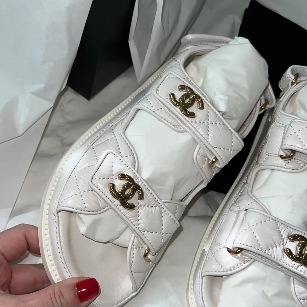 Chanel - Picture 4 of 6